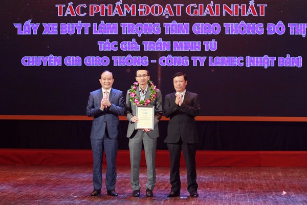 Phó Chủ tịch Thường trực HĐND TP dự trao giải Chương trình truyền thông “Vì An toàn giao thông Thủ đô”